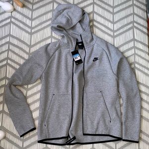 Nike Tech Fleece (Medium)